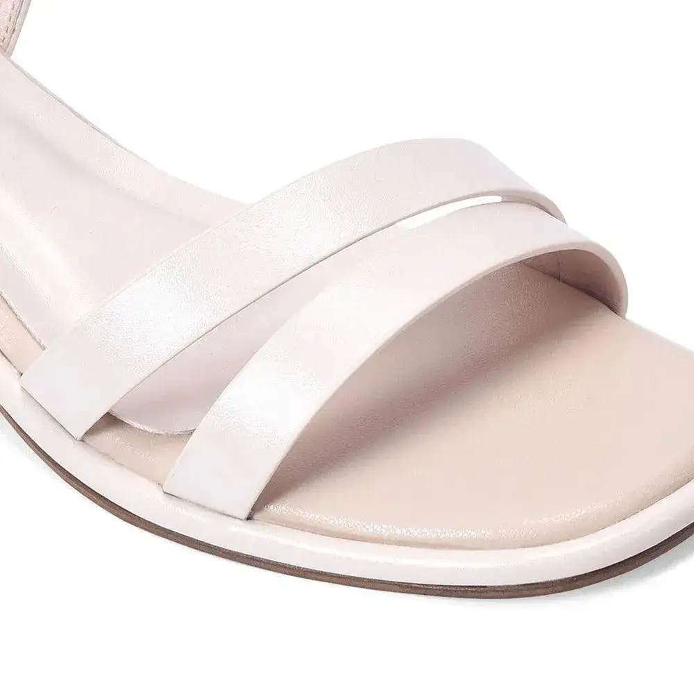 Women Elegant Essence Block Off White Heel - Image 4