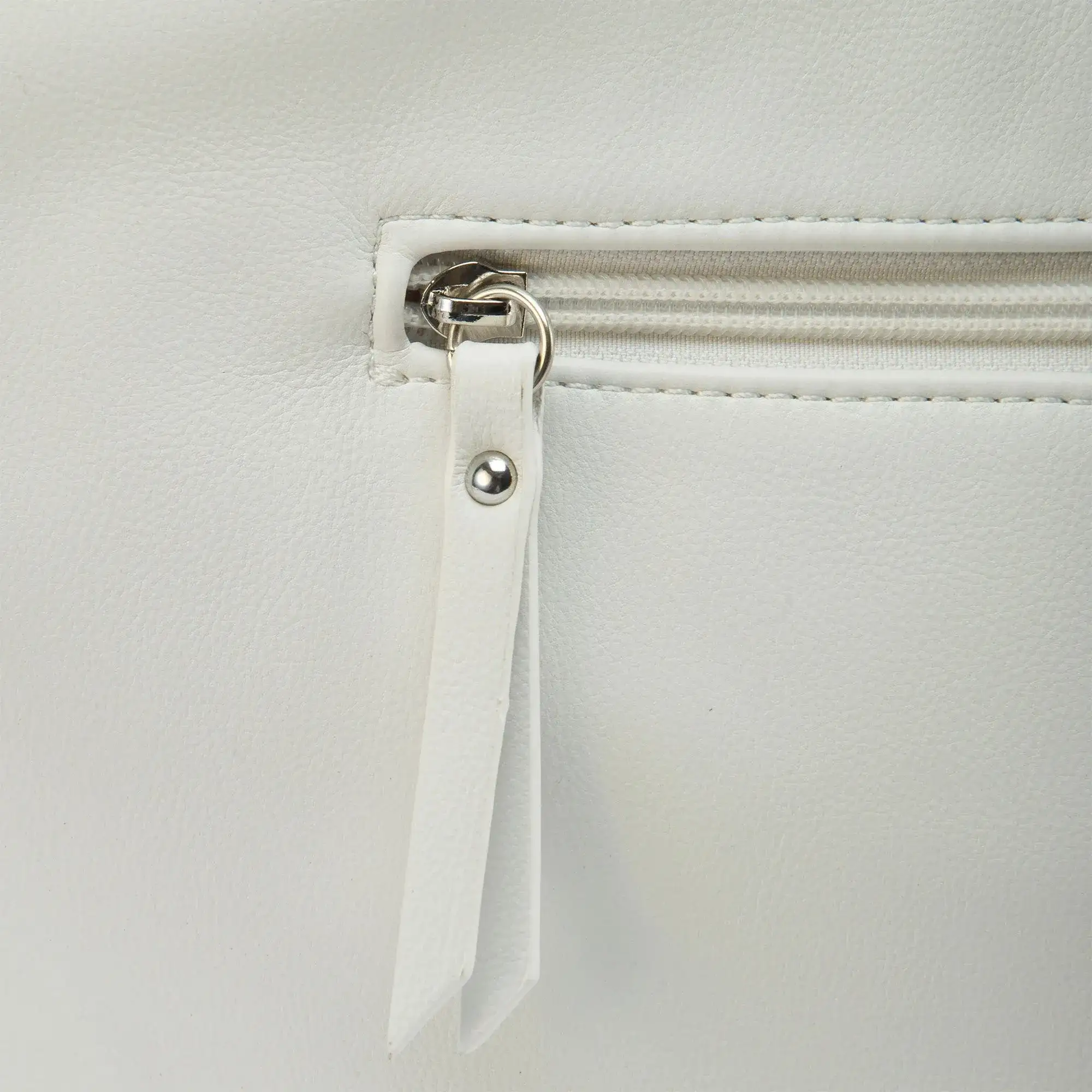Avril White Slouchy Bucket White Hobo - Image 5